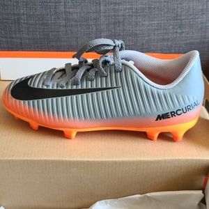KIDS SOCCER NIKE MERCURIAL VORTEX W/SOCKS